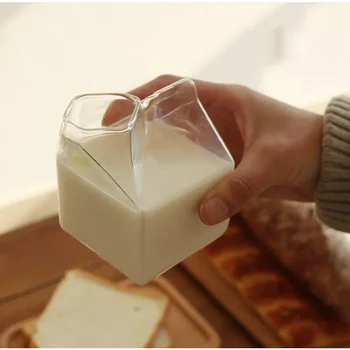 1Pc 300ML Half Pint Milk Carton Style Creative Mini Creamer Jug Glass Milk Mug Cow Tešmens taurė Pieno puodelis Didmeninė prekyba