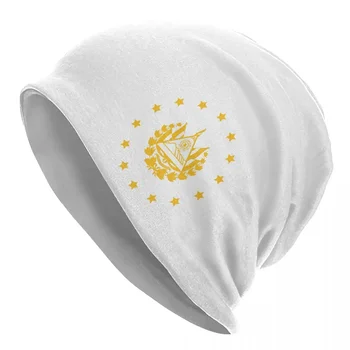 Escudo de El Salvador En Oro, Elegante Dorado Fondo Negro Šilta megzta kepurė Variklio dangčio skrybėlė Rudens žiemos pupelės Skrybėlės Unisex
