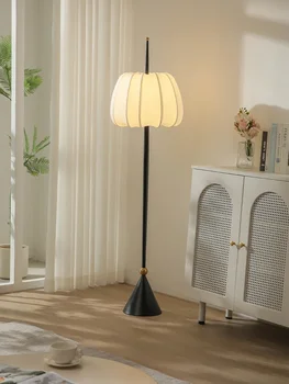 Kreminio stiliaus grindų lempa Ins Style Girlly Bedroom Living Room Sofa Study Bedside Italian American Style Lamp