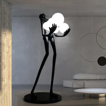 Postmodernaus charakterio grindų lempa, dizainerio viešbučio pramogų salės lempa, humanoidinė meno skulptūra, kamuolio grindys